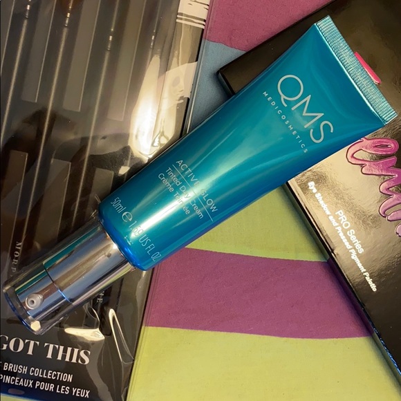 qms tinted moisturiser